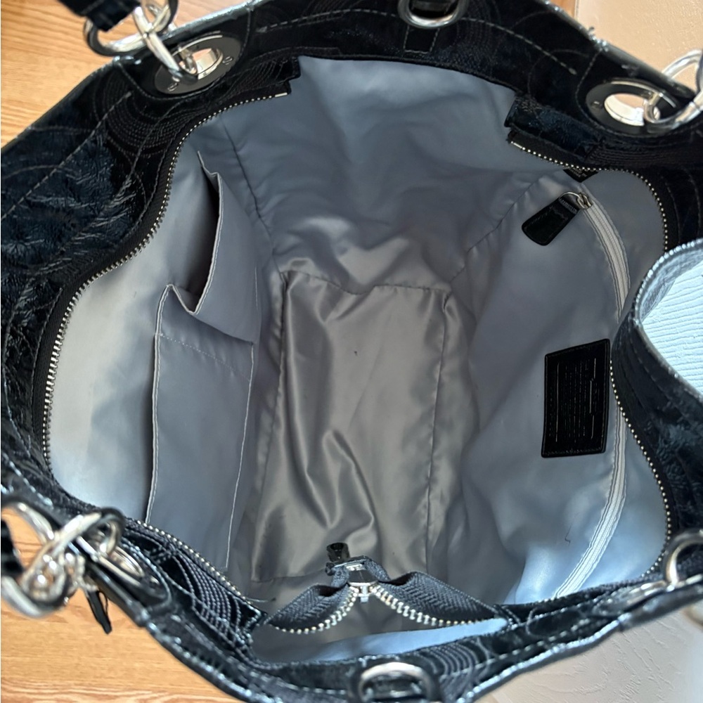 Coach Black Patent Signature Circle Tote - Picture 4 of 9